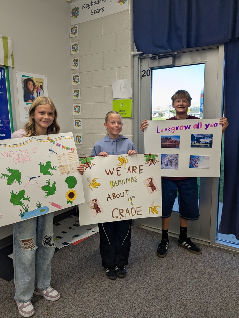 Mrs. Lee's CCA Class did a classroom project! They made Classroom Bulletin Boards and Mini 3-D models of future classrooms! Way to go 7th Graders!