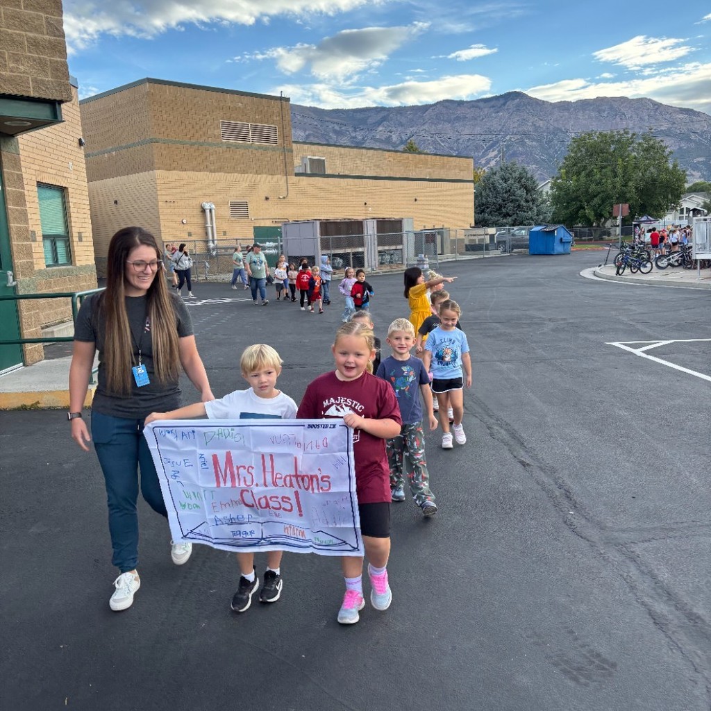Mrs. Heaton's class walking to the Fun Run