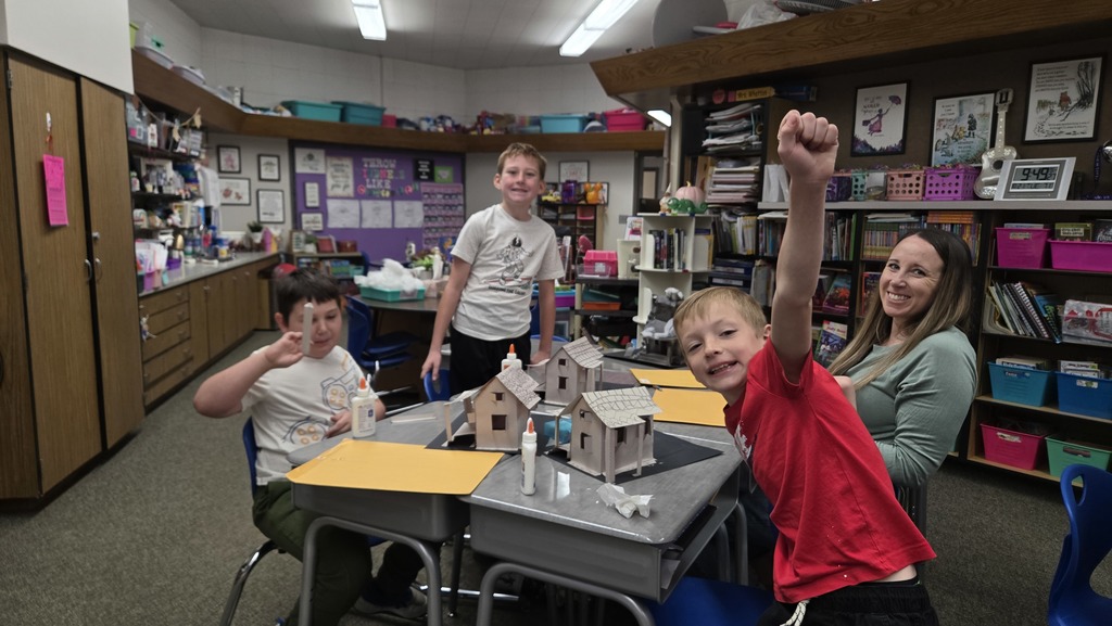 Students making their haunted houses