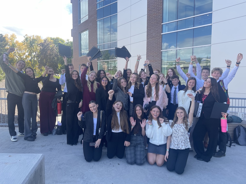 picture of award winning students from Fremont FBLA and DECA