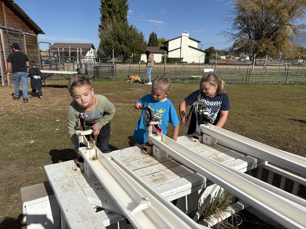 Mrs. Rehyani's students at Green Acre Farms field trip