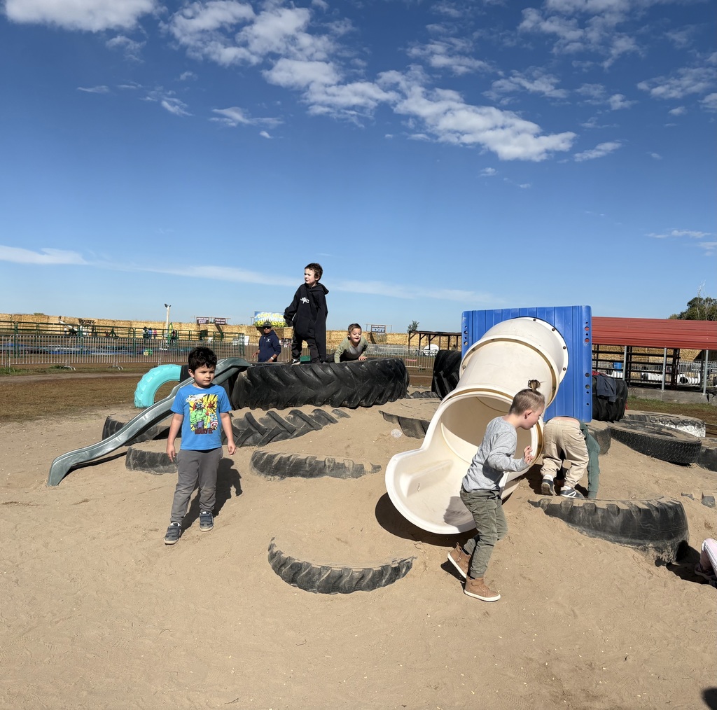 Mrs. Rehyani's students at Green Acre Farms field trip