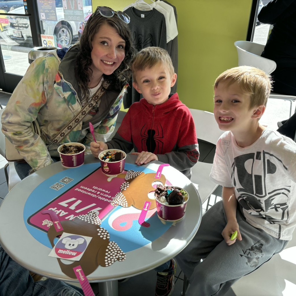 Kids and a mom eating menchies