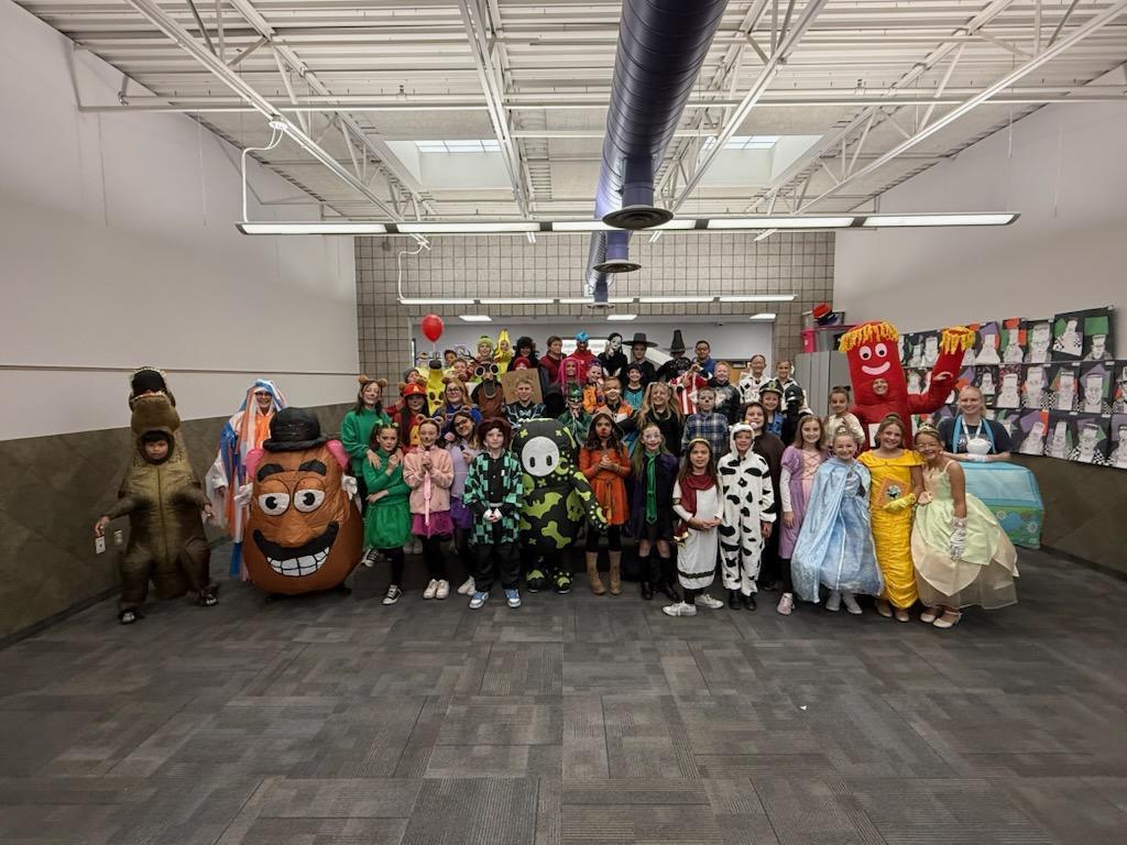 5th grade dual immersion class in their costumes