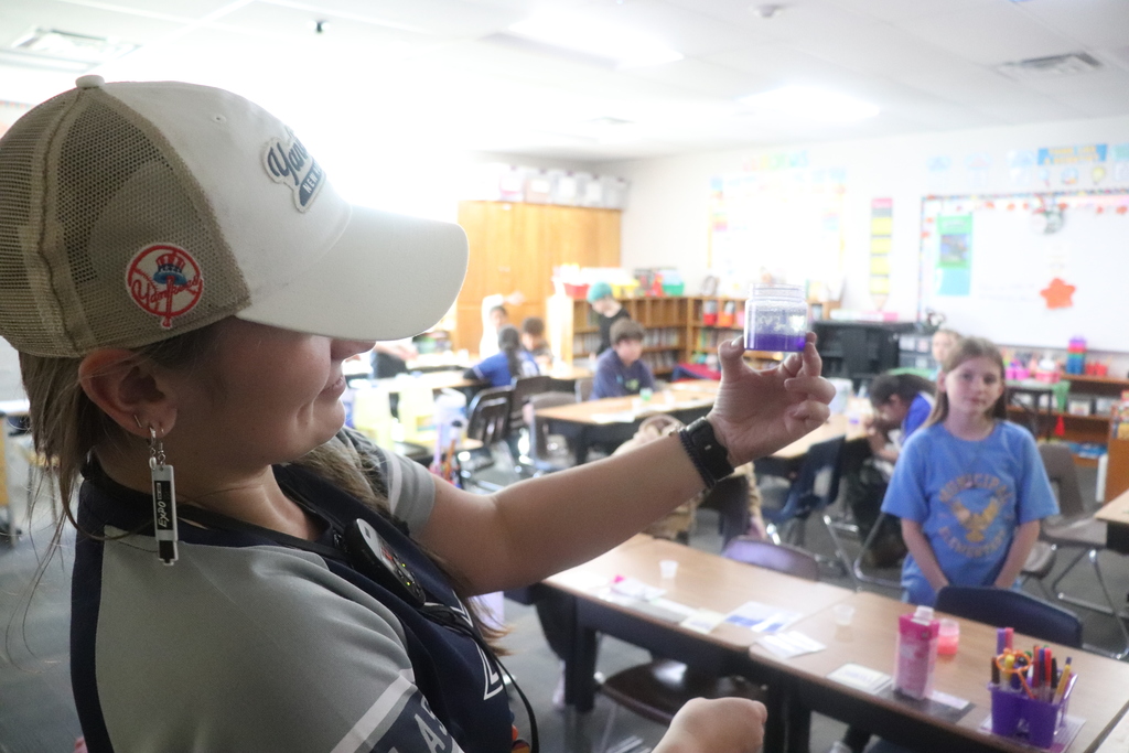 5th grade students learning about science