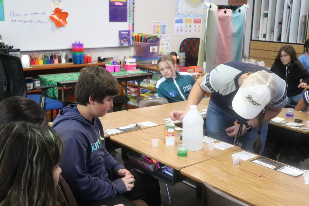 5th grade students learning about science
