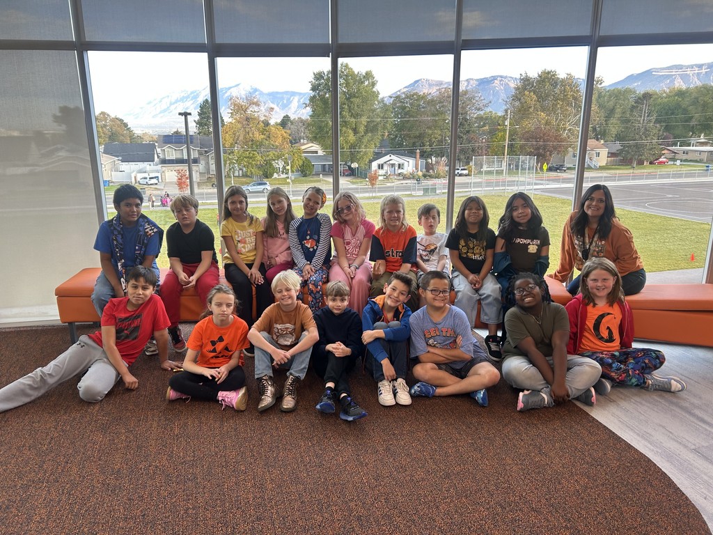 4th grade students wearing orange to celebrate unity day