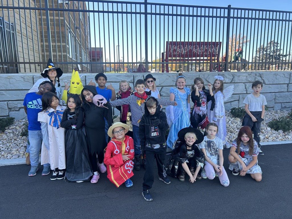 4th grade students dressed up in their halloween costumes