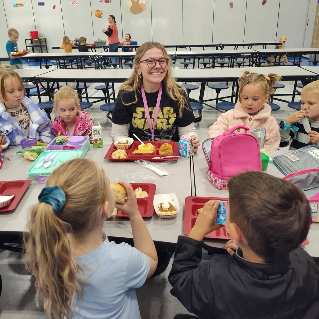 Students eating lunch.