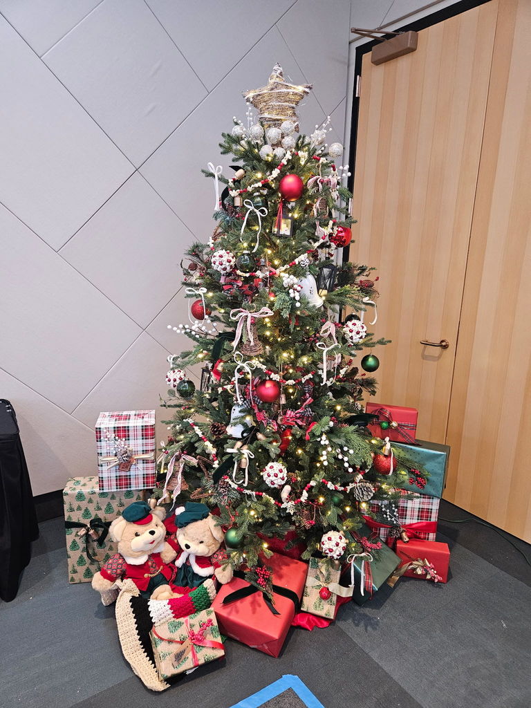 Christmas Jubilee tree donated by Municipal Elementary