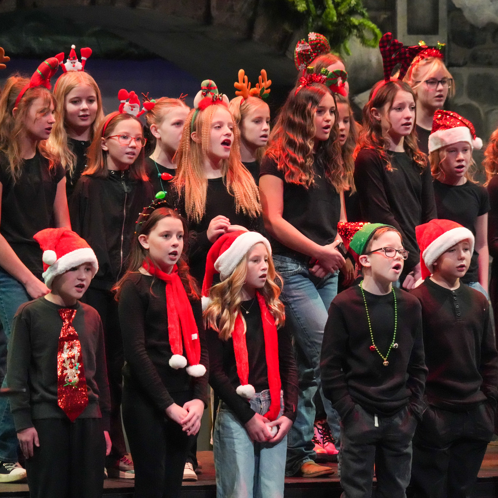 Christmas tree jubilee performers