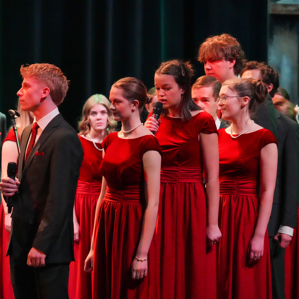 Christmas tree jubilee performers