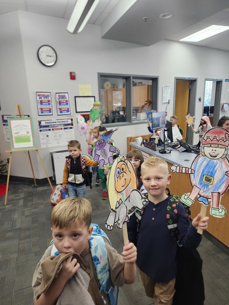 Kindergarten Thanksgiving day parade. So fun. They made the cutest balloon floats out of paper. 