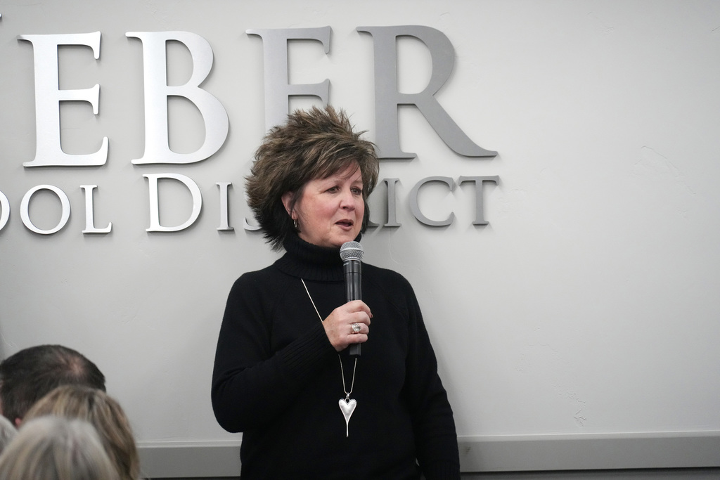 Photographs from Weber School Distcit board meeting where Mrs Morin received the Extra Mile award. 