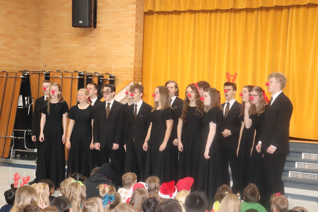 Roy Chamber choir performs at Municipal