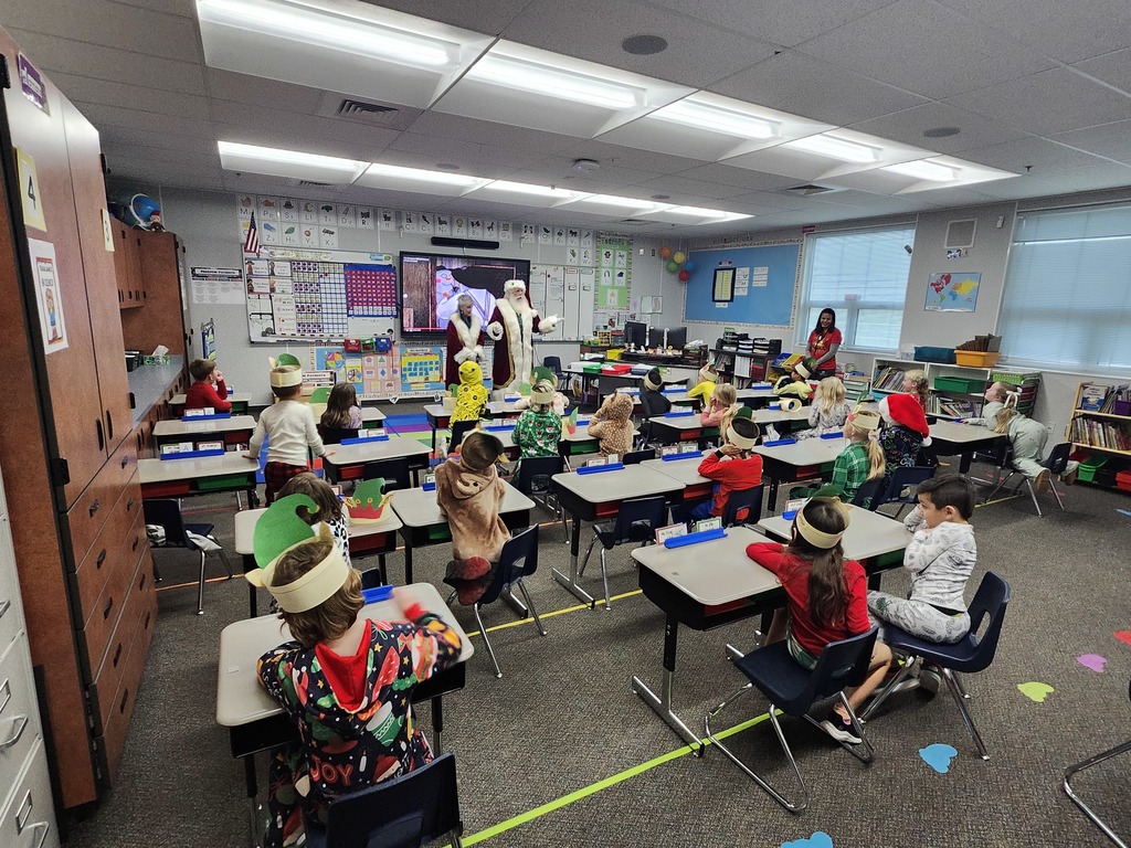 1st Grade Spanish Immersion listening to Santa