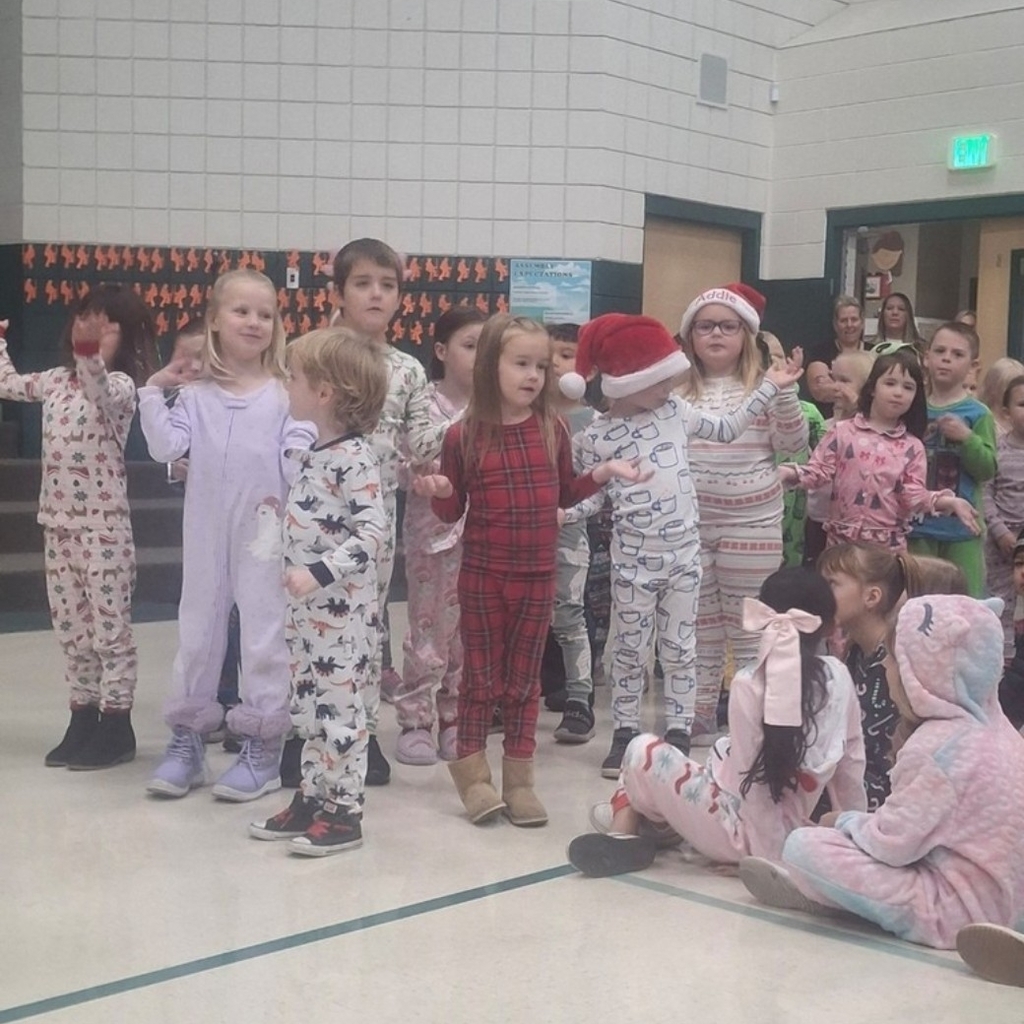 kindergarten kids singing