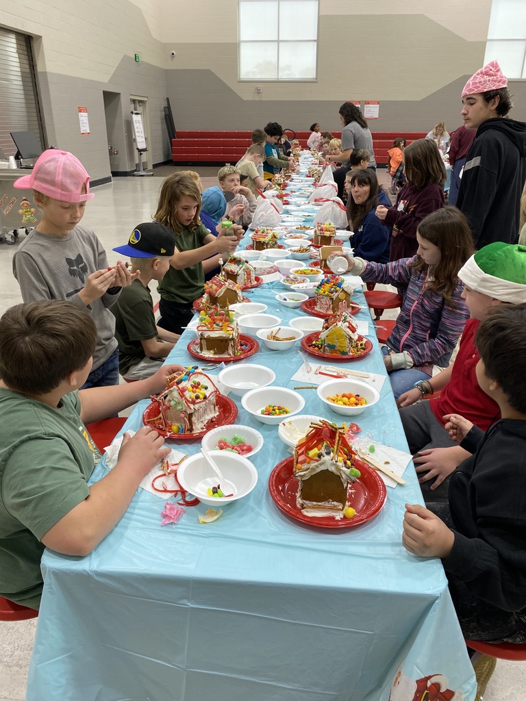 5th grade students building gingerbread houses