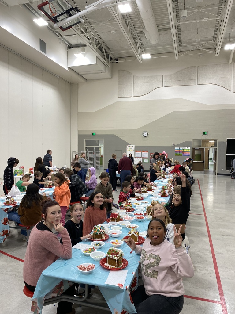 5th grade students building gingerbread houses
