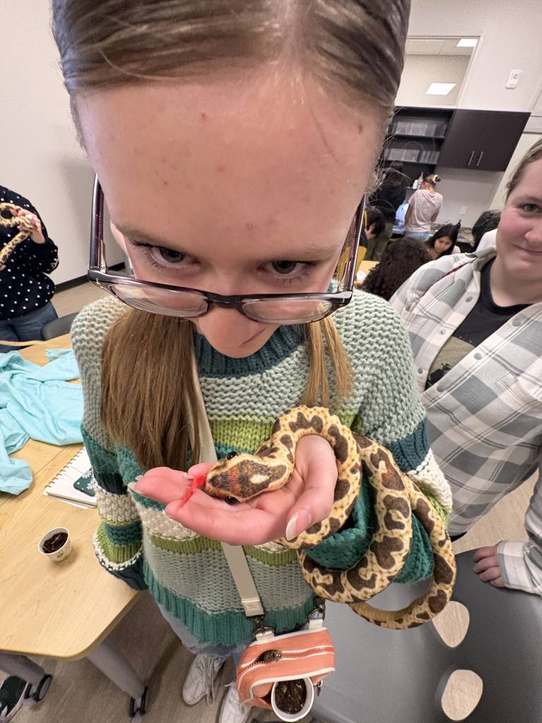 Advanced art students had the opportunity to go to the Loveland Living Planet Aquarium to celebrate their success and apply their drawing skills to real life moving animals. They were able to see a new exhibit (the Asian Cloud Forest), learn about careers in this field through fun activities, and draw beautiful sketches of sea life. It was an amazing time, and Ms. Park was delighted to spend one of the last days of the semester with such talented, thoughtful artists! 