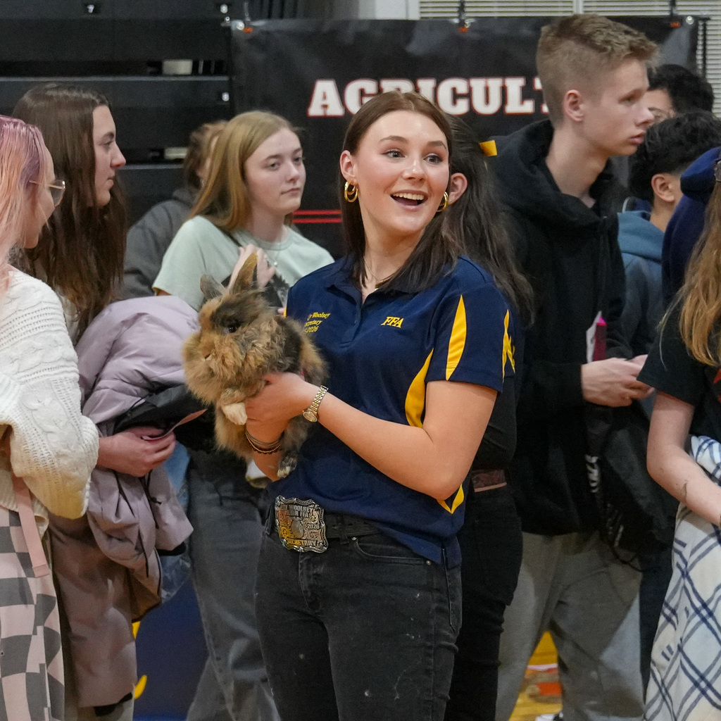 Students in hallways welcoming 9th graders