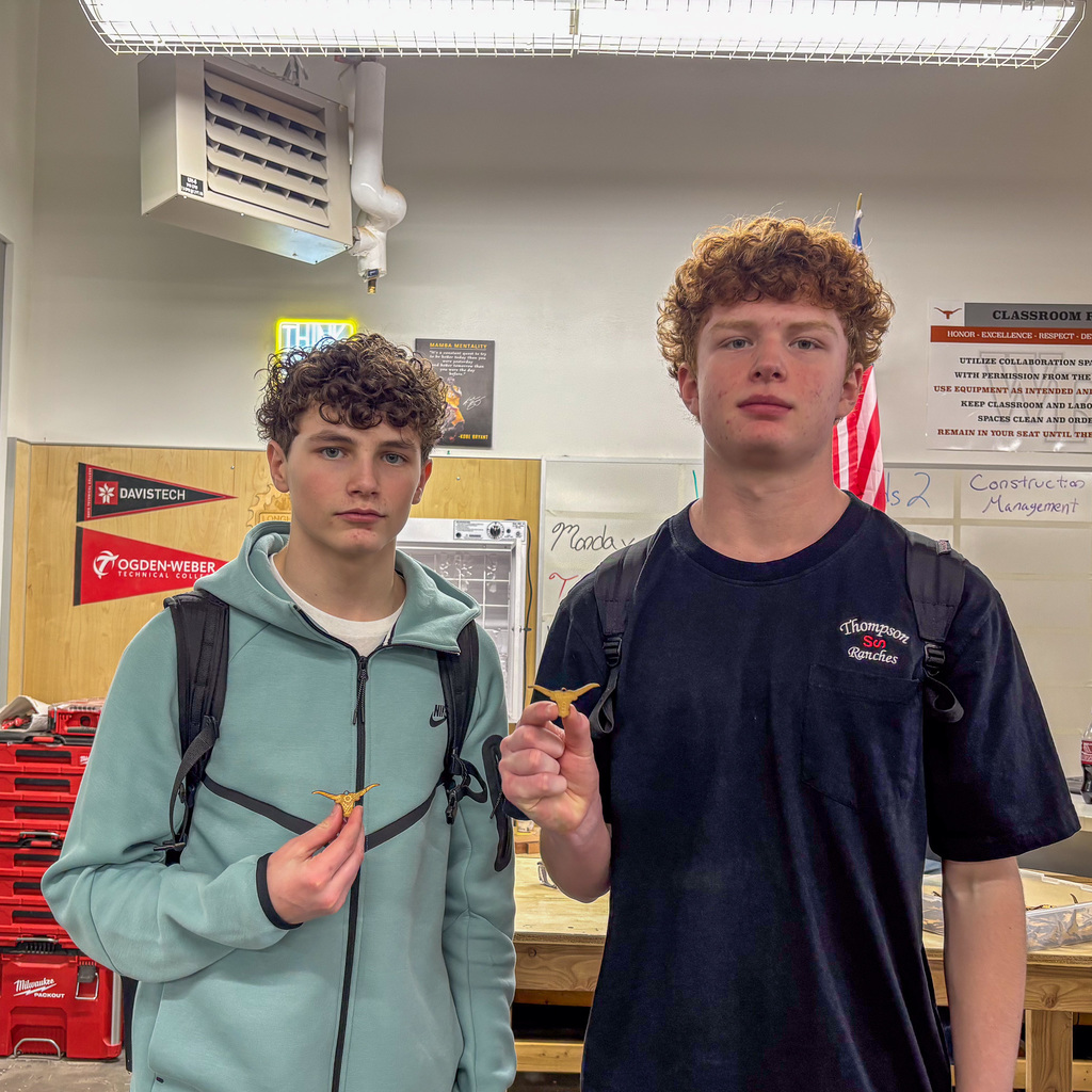 Students in hallways welcoming 9th graders