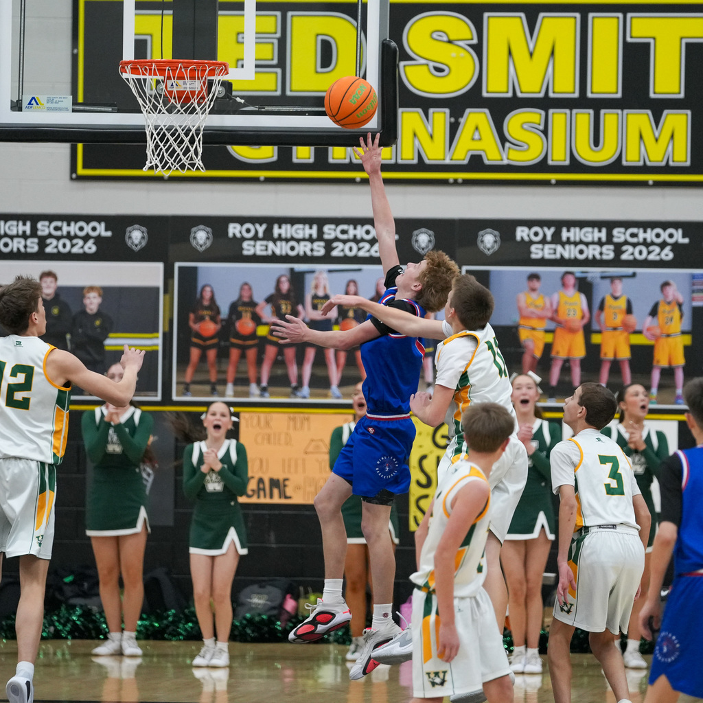 Junior high championship basketball players