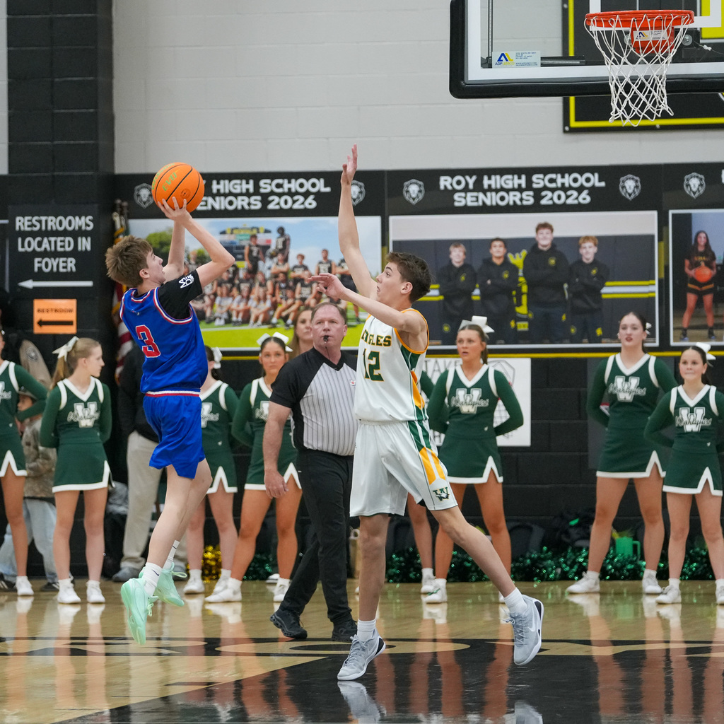 Junior high championship basketball players