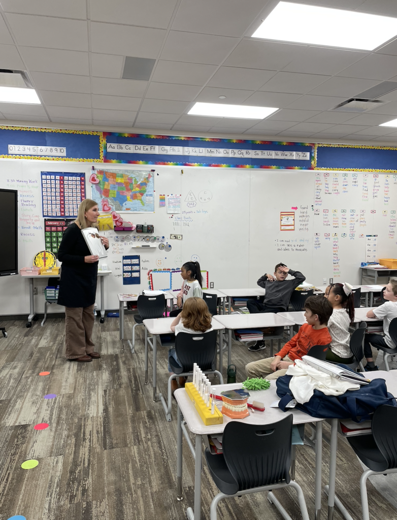 school nurse presenting about how healthy and non healthy foods