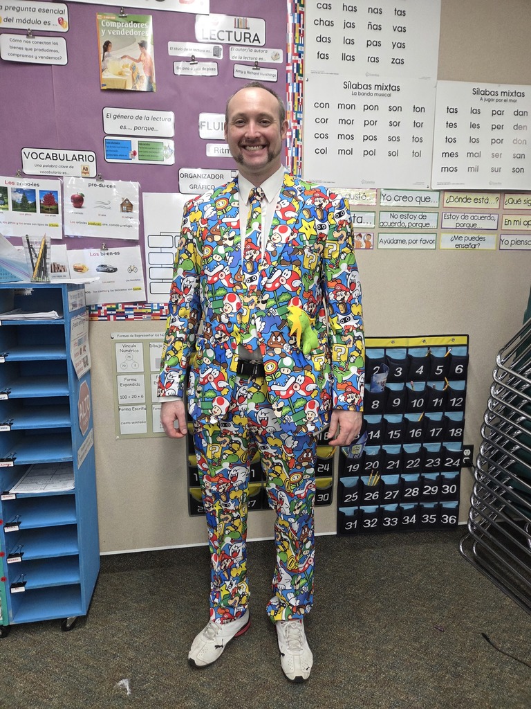 Sr. Findlay in a colorful suit