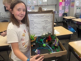 4th graders showing there Utah County projects