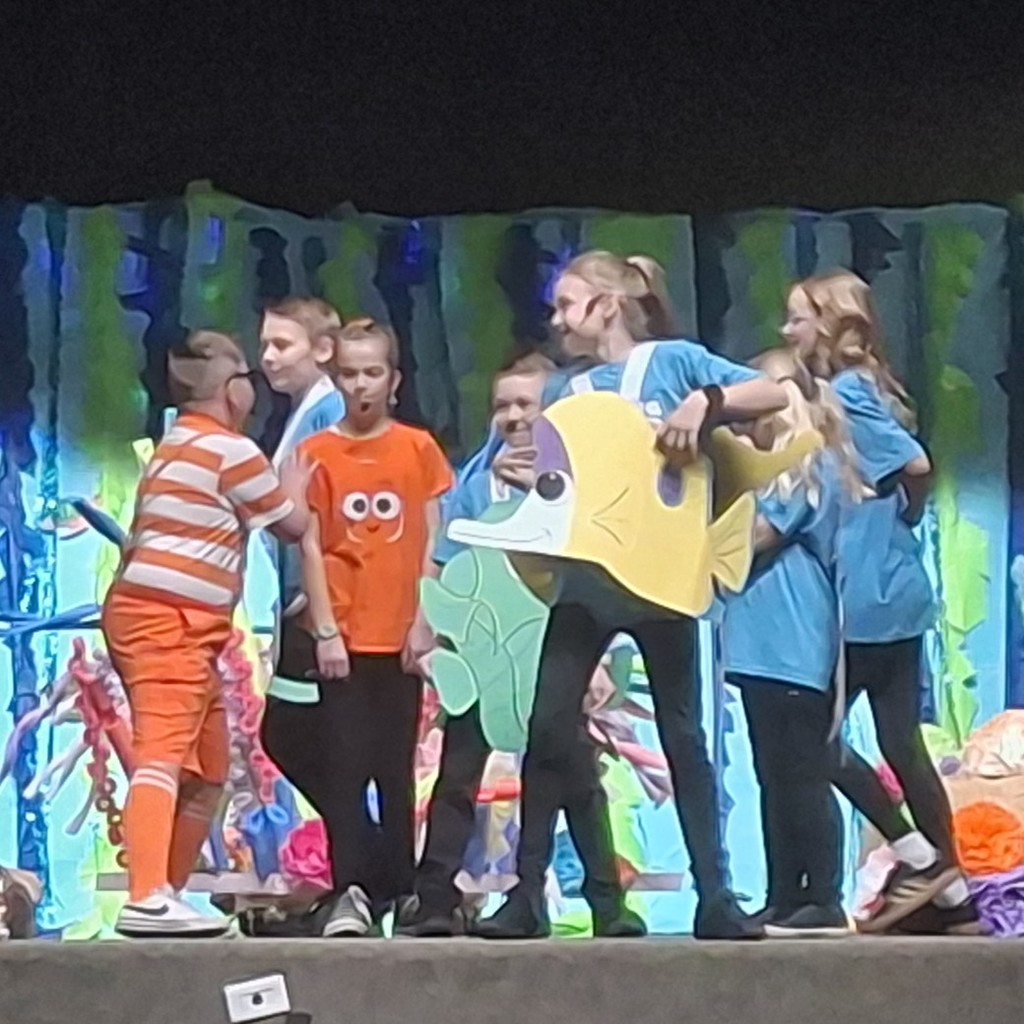 cat if Finding Nemo performing onstage