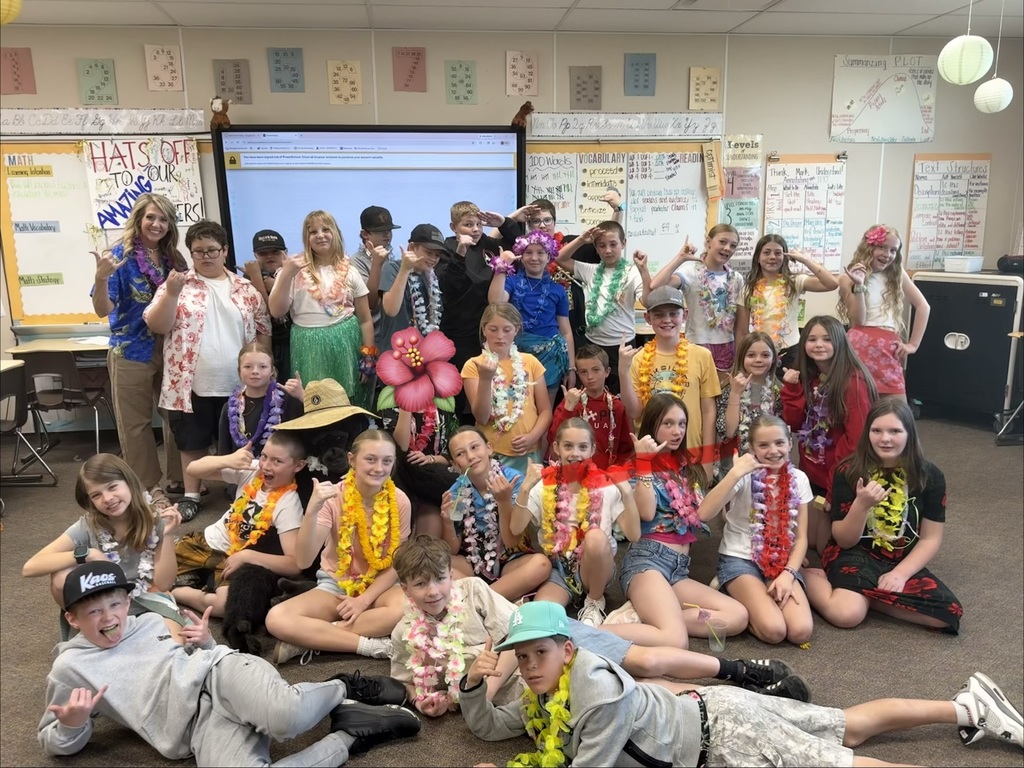 5th grade students having a LUAU