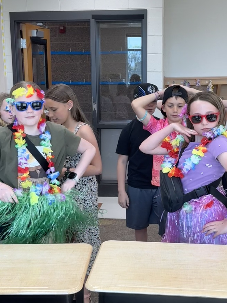 5th grade students having a LUAU