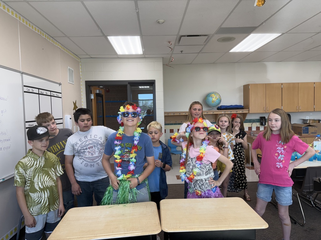 5th grade students having a LUAU