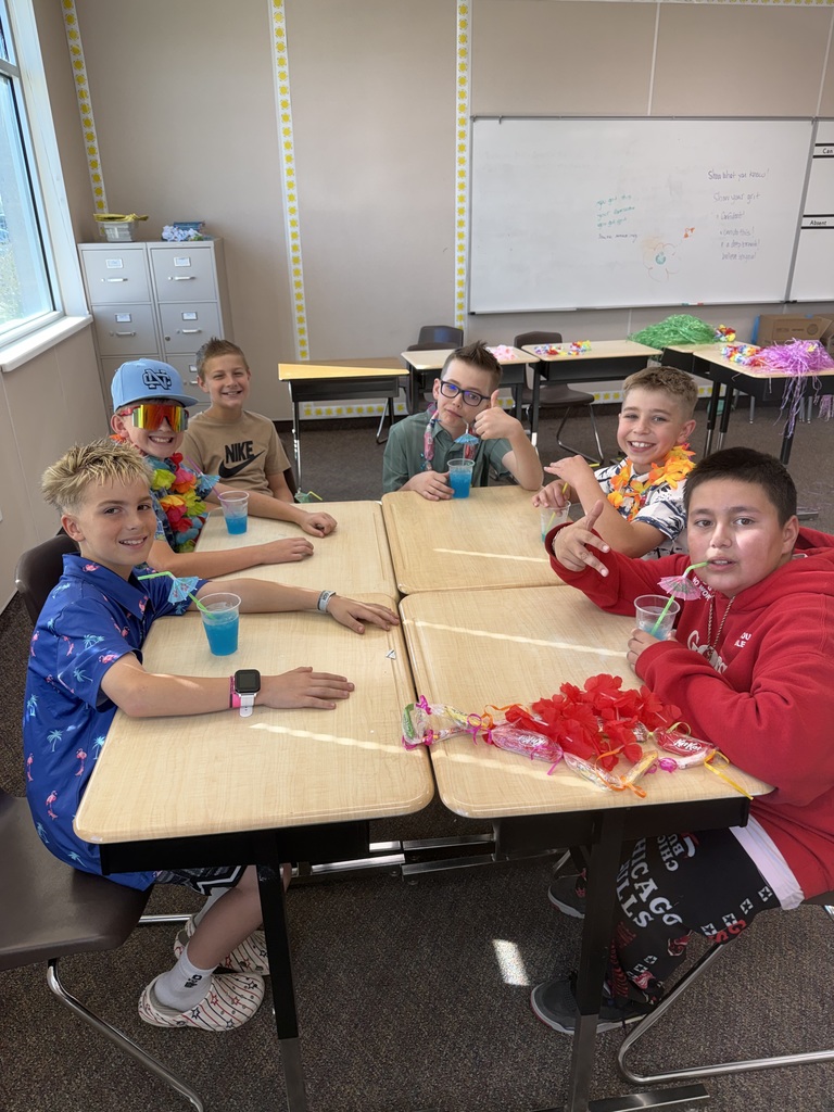 5th grade students having a LUAU