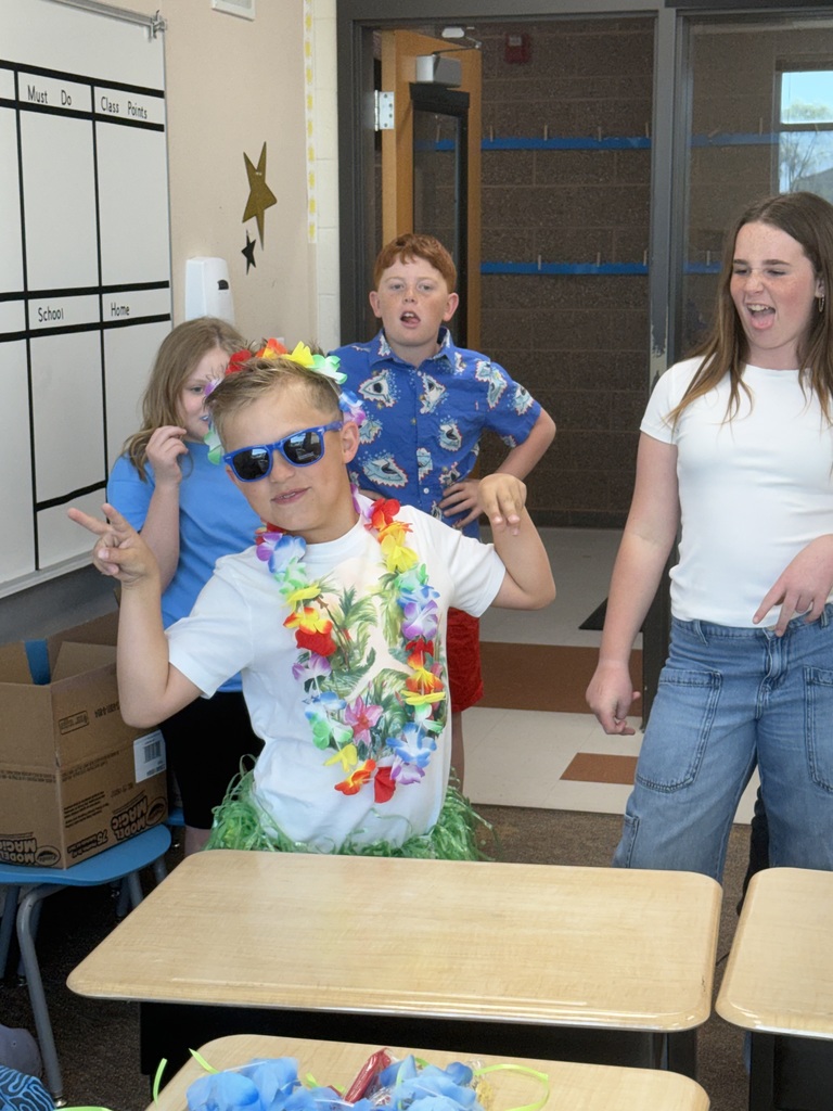 5th grade students having a LUAU