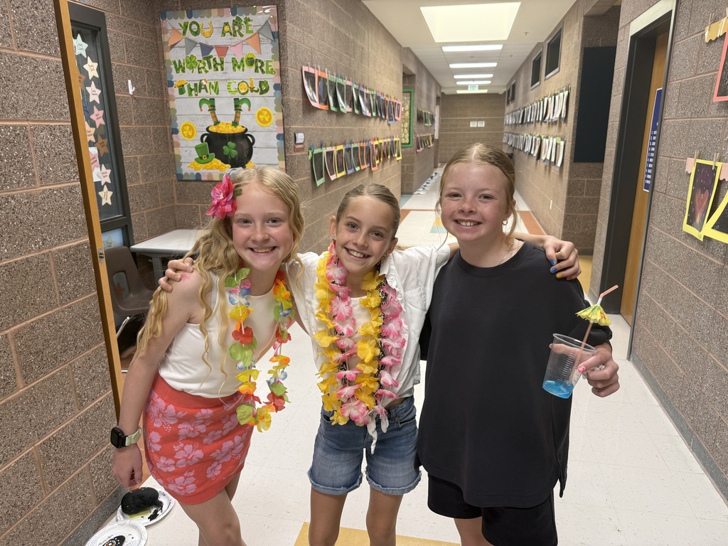 5th grade students having a LUAU