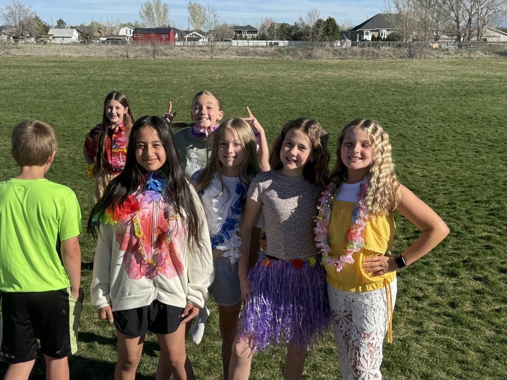 5th grade students having a LUAU