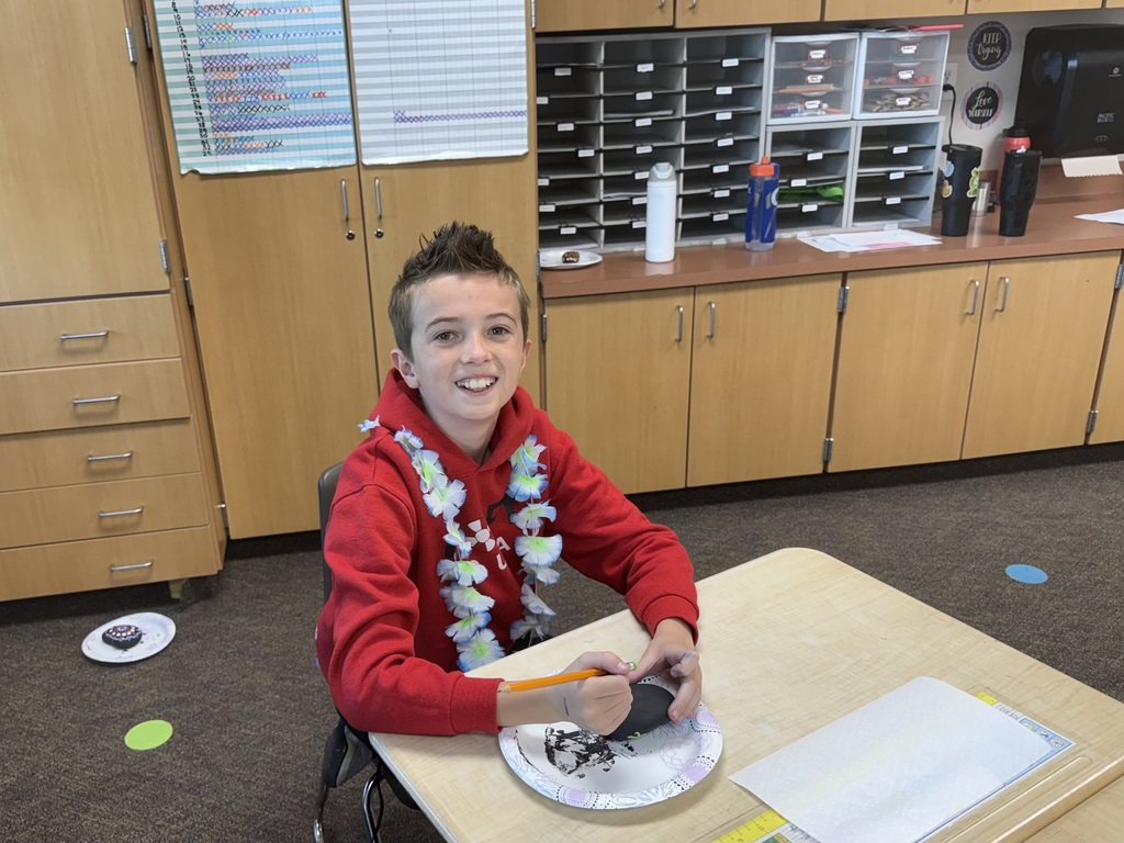 5th grade students at a LUAU