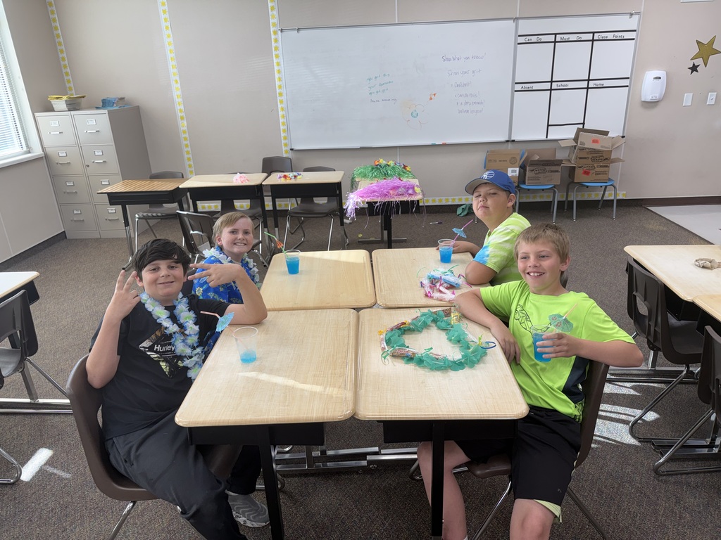 5th grade students at a LUAU