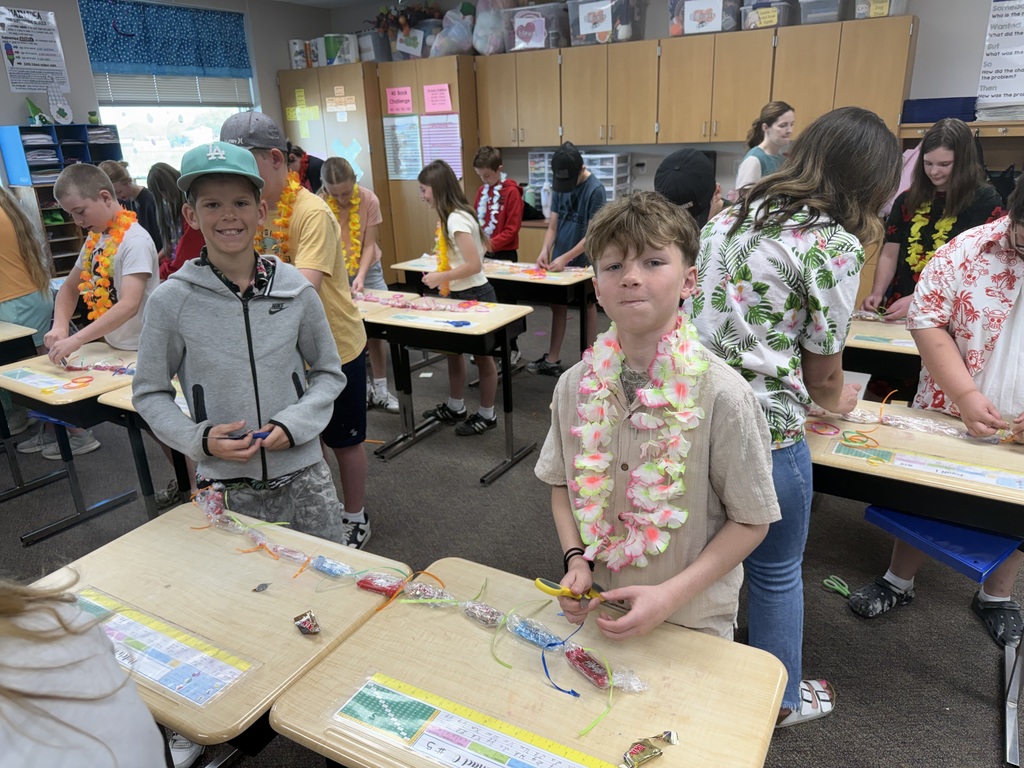 5th grade students at a LUAU