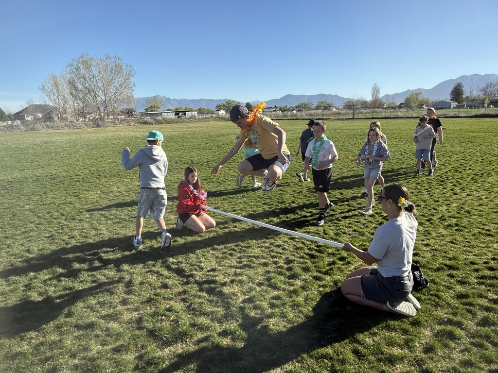 5th grade students at a LUAU