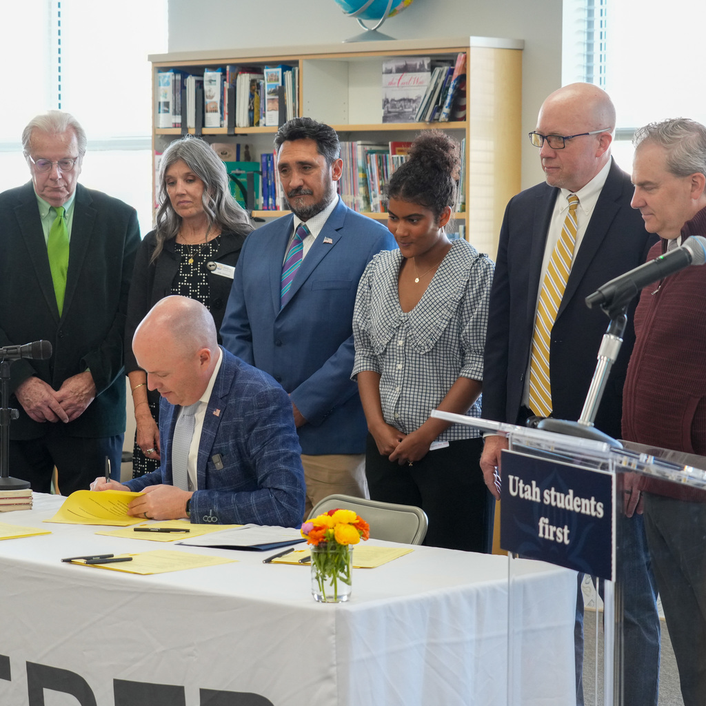Governor Cox speaking at Valley Elementary