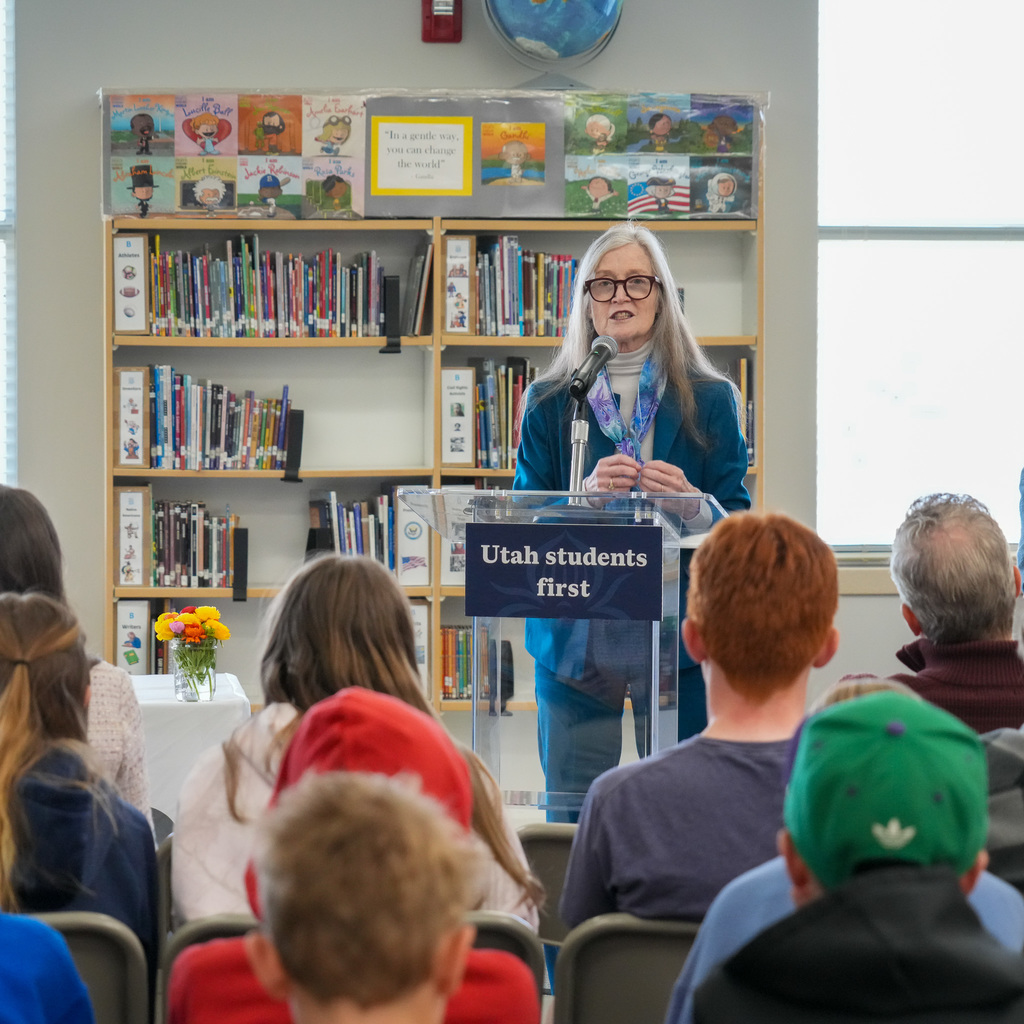 Governor Cox speaking at Valley Elementary