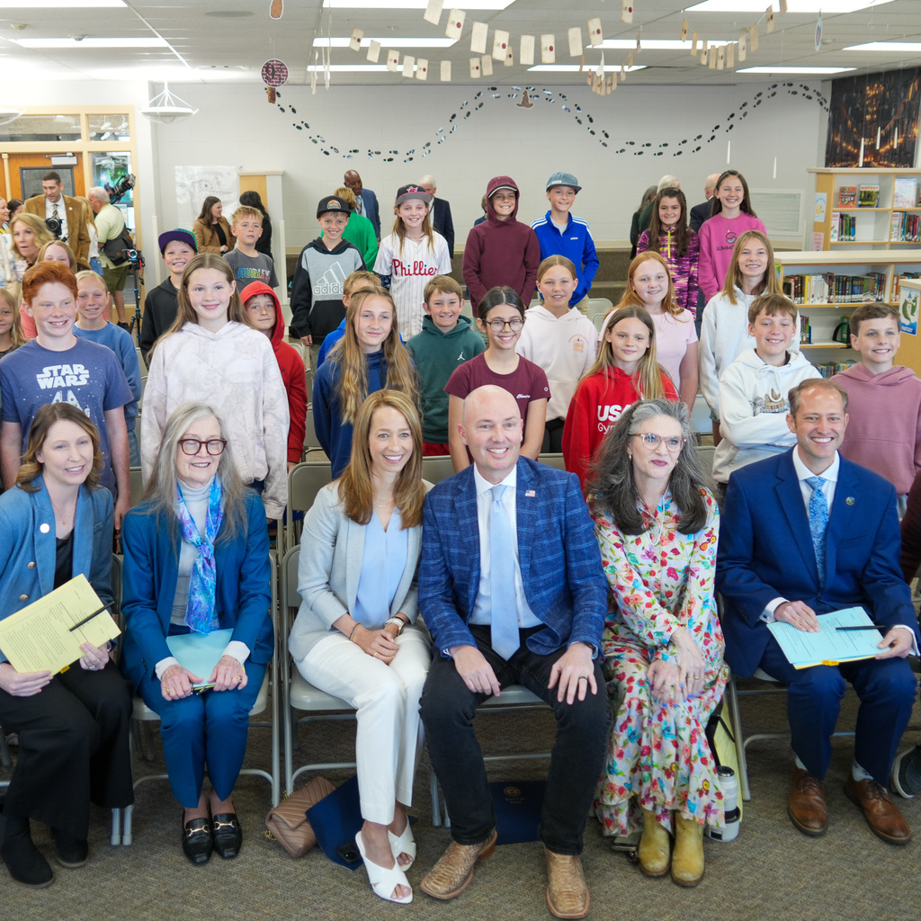 Governor Cox speaking at Valley Elementary