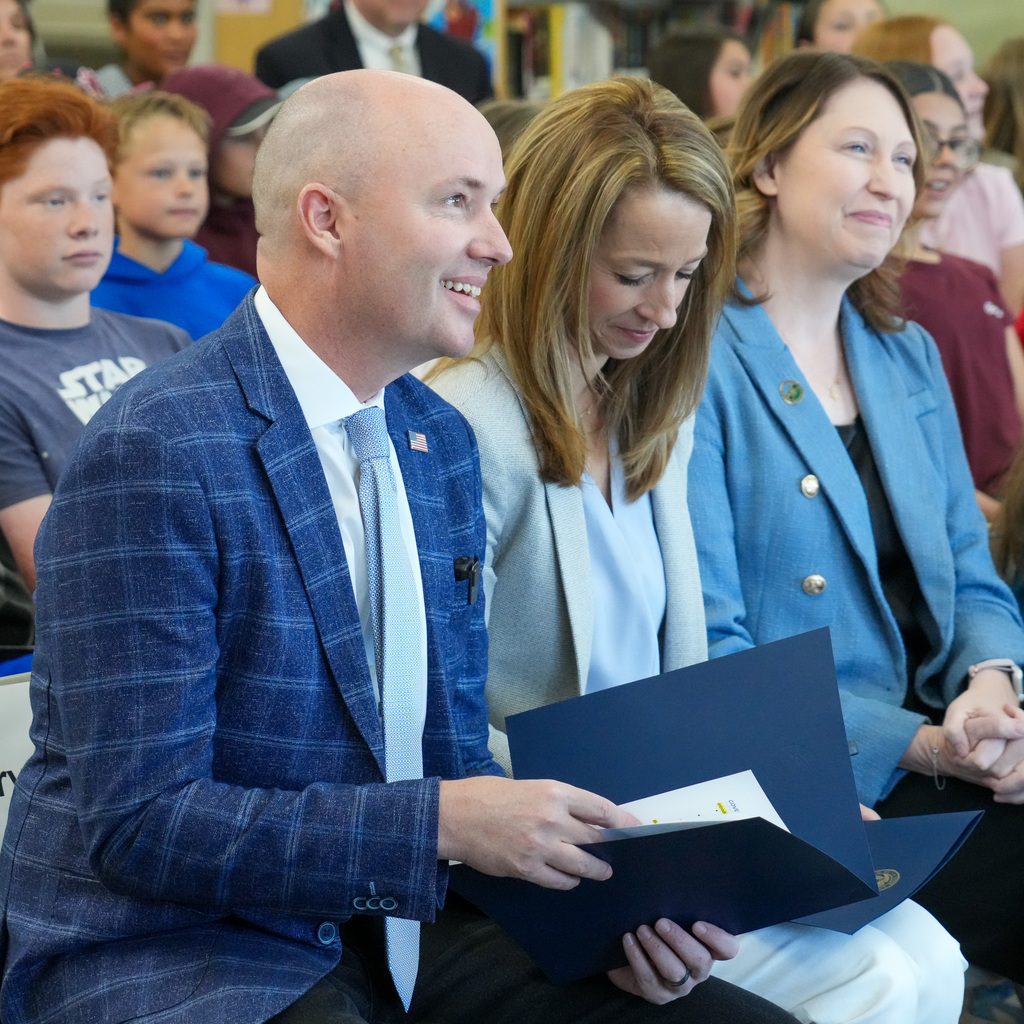 Governor Cox speaking at Valley Elementary