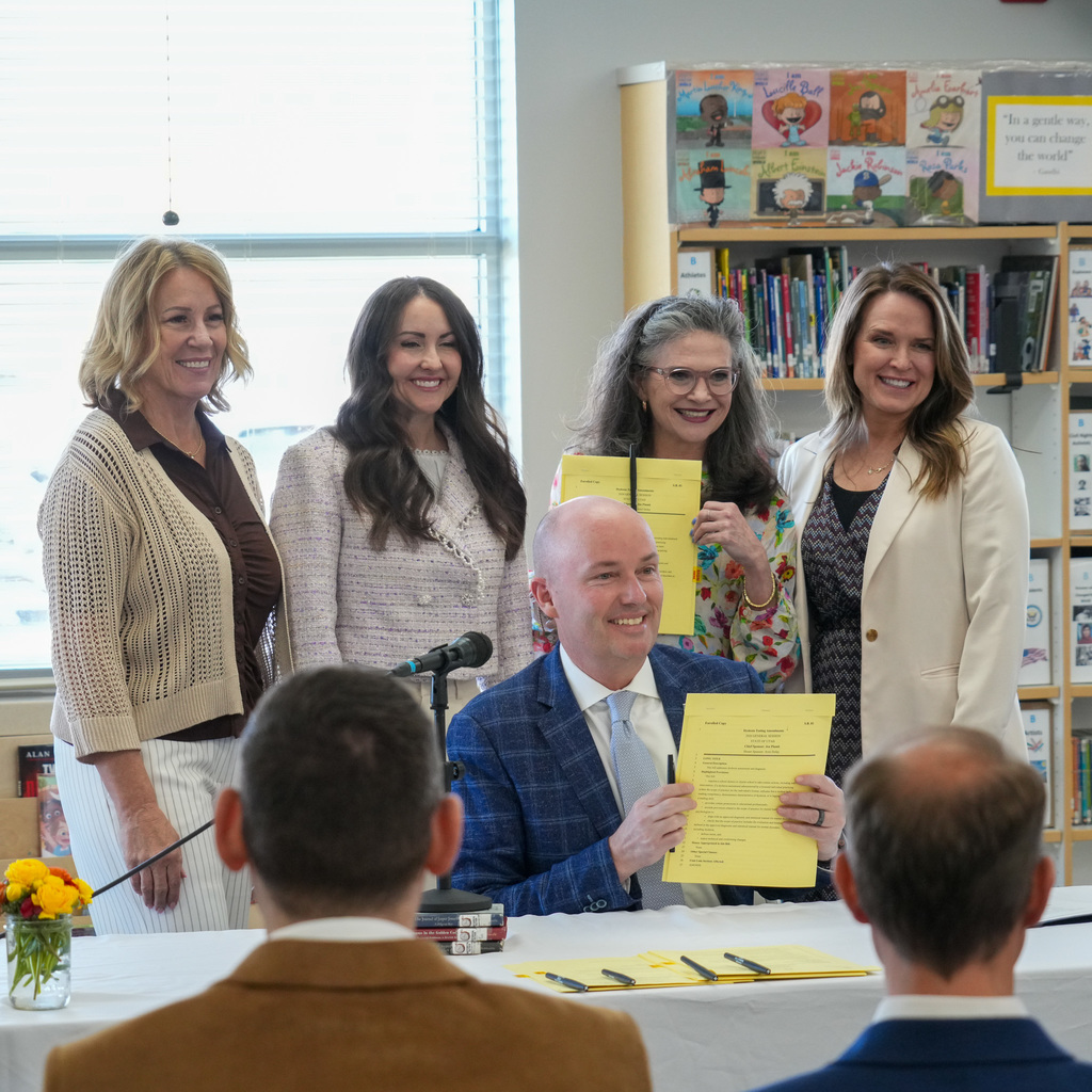 Governor Cox speaking at Valley Elementary