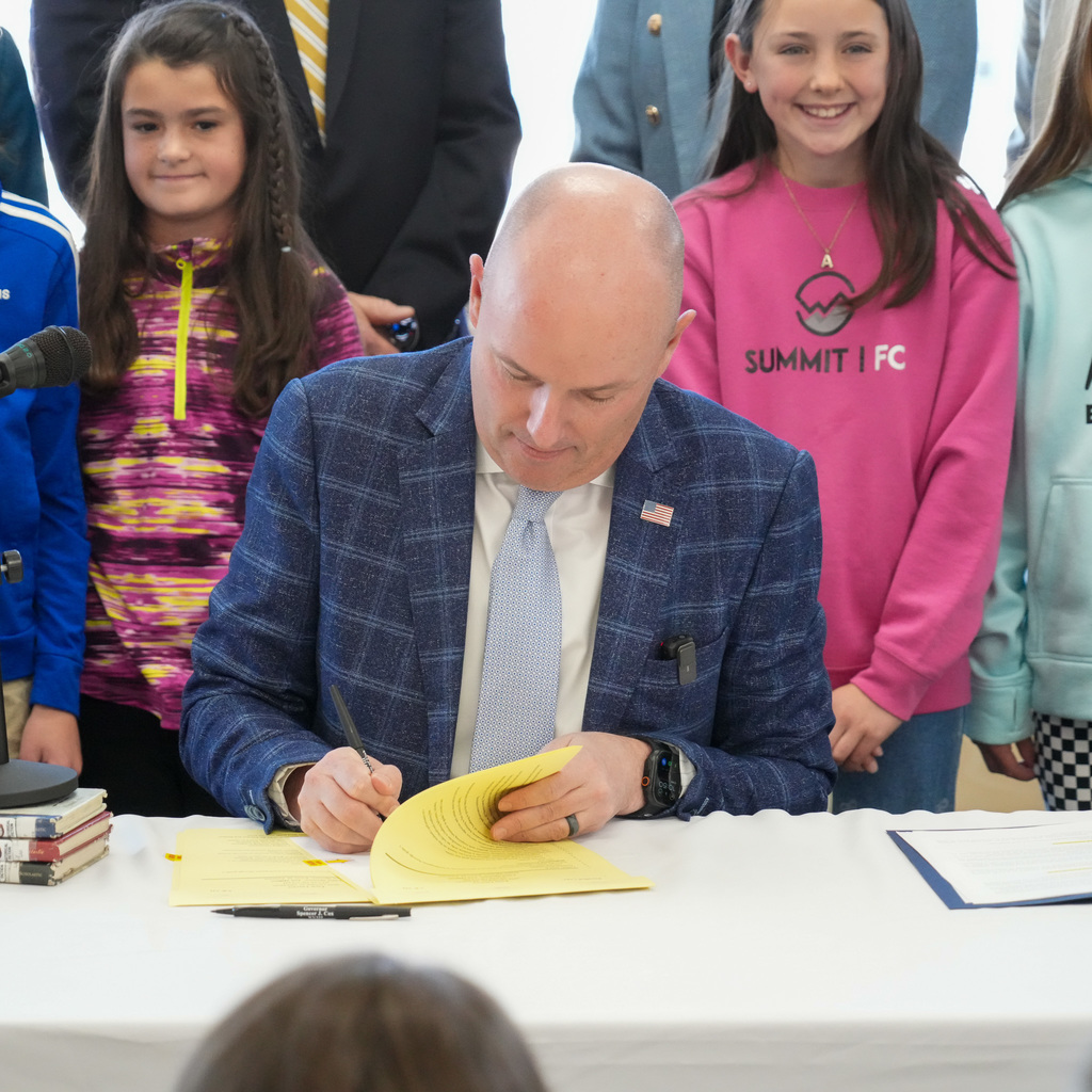 Governor Cox speaking at Valley Elementary