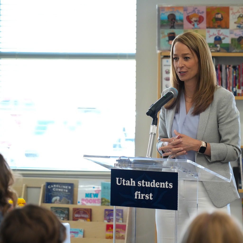 First Lady Cox speaking at Valley Elementary